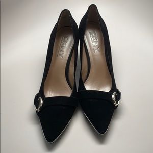 DKNU Black Suede Kitten Heel Pumps